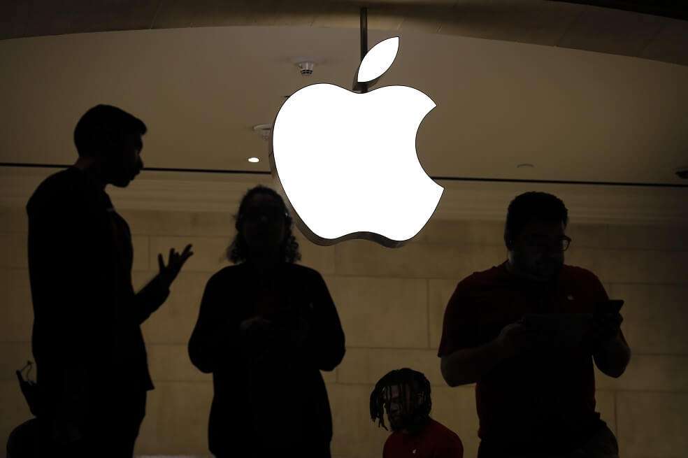 Apple ha batallado por desarrollar nuevas fuentes de ingresos en medio de la creciente competencia en el mercado de aparatos de telefonía móvil, que ha sido el tradicional impulsor de las ganancias del grupo. / Bloomberg