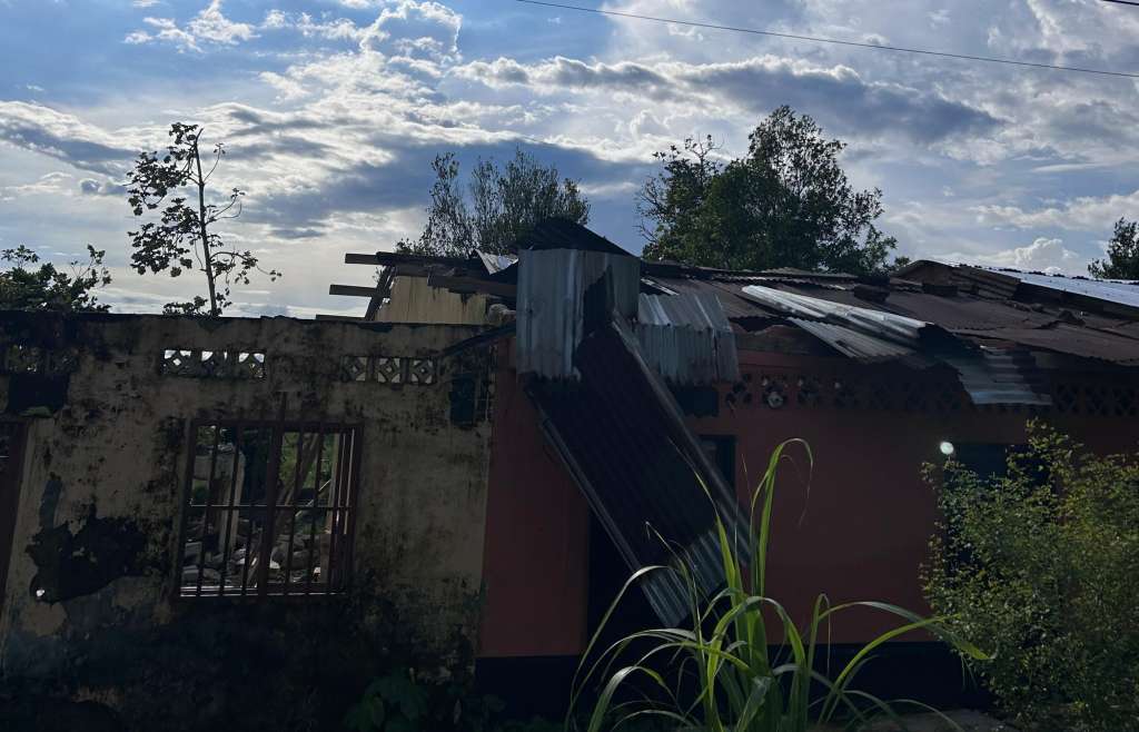 Más de 2.100 familias resultaron damnificadas tras el vendaval. Perdieron colchones, electrodomésticos y principalmente los techos de sus viviendas.