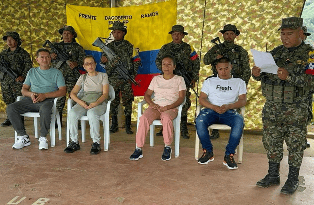 Disidencia Estado Mayor Central liberó a cuatro personas que estaban secuestradas en Cauca.
