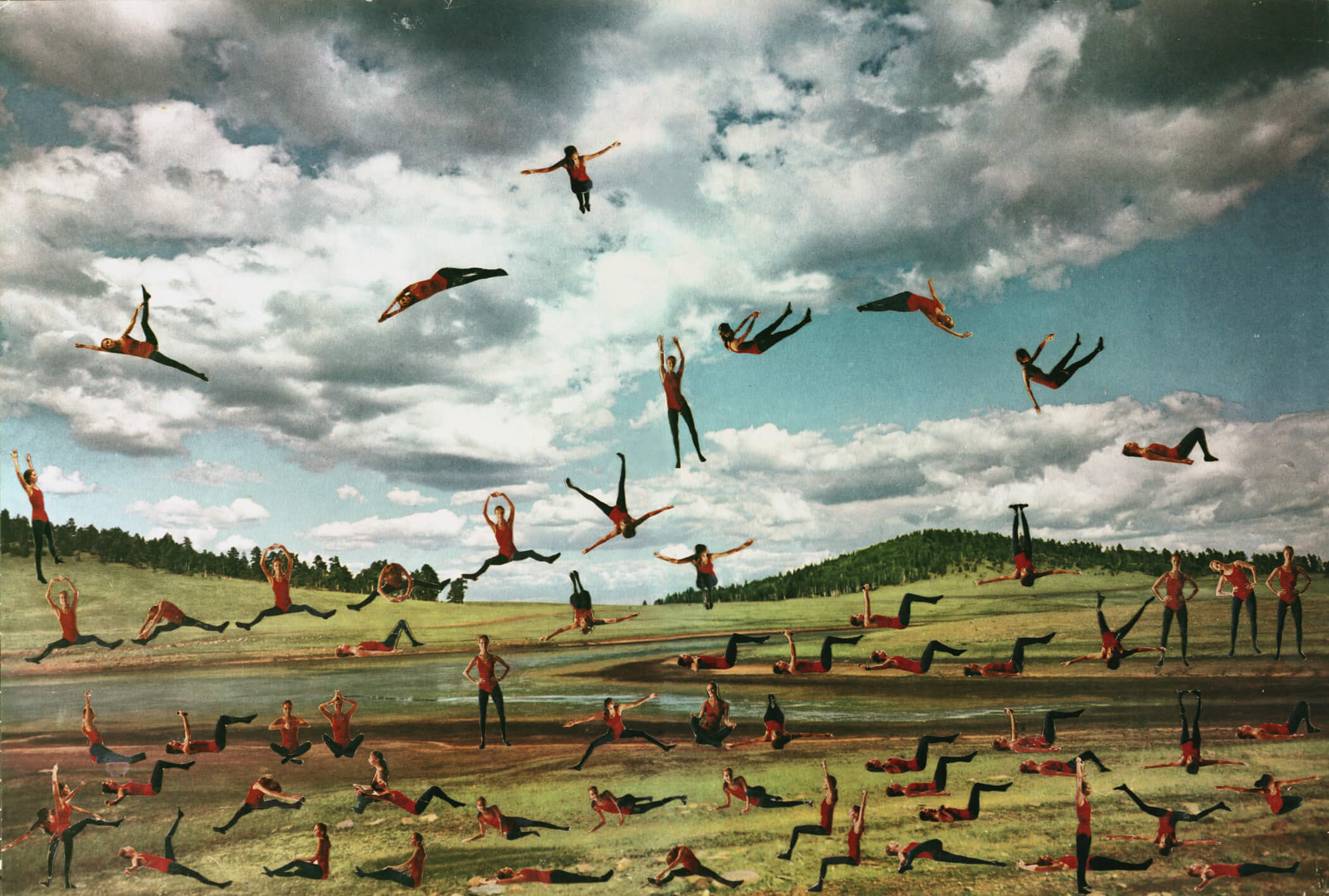 “Nature Girls (Jumping Janes)”, de la serie Body Beautiful, de Martha Rosler. /  Cortesía Bienalsur