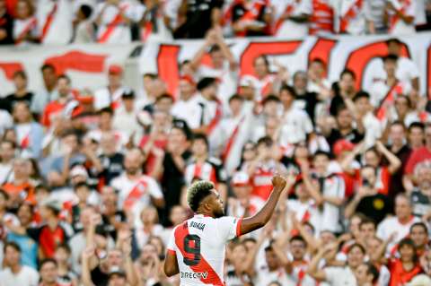 Triplete de Miguel Ángel Borja en la goleada de River Plate sobre Vélez Sarsfield