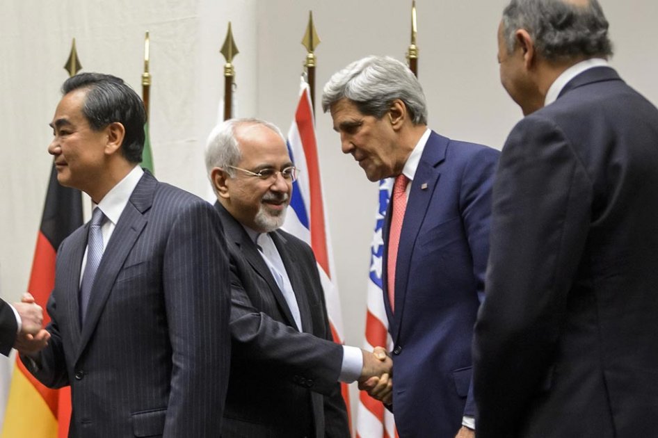 Tras más de cuatro días de intensas negociaciones en Ginebra, Irán y el grupo 5+1 anunciaron un acuerdo por el cual la República Islámica acepta limitar su programa nuclear a cambio de que se suavicen parcialmente las sanciones económicas impuestas al país.