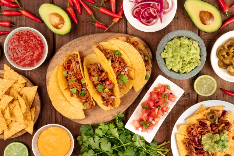 Receta: ingredientes y cómo preparar tacos y burritos mexicanos