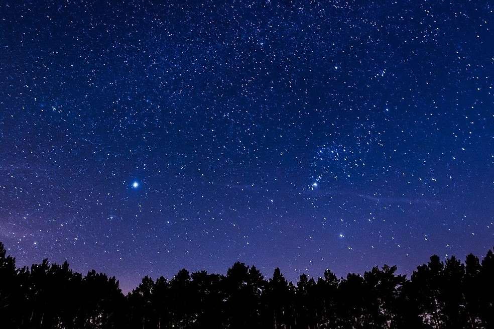 Astrología, astronomía, espacio, estrella de Belén, conjunción. Saturno y Júpiter