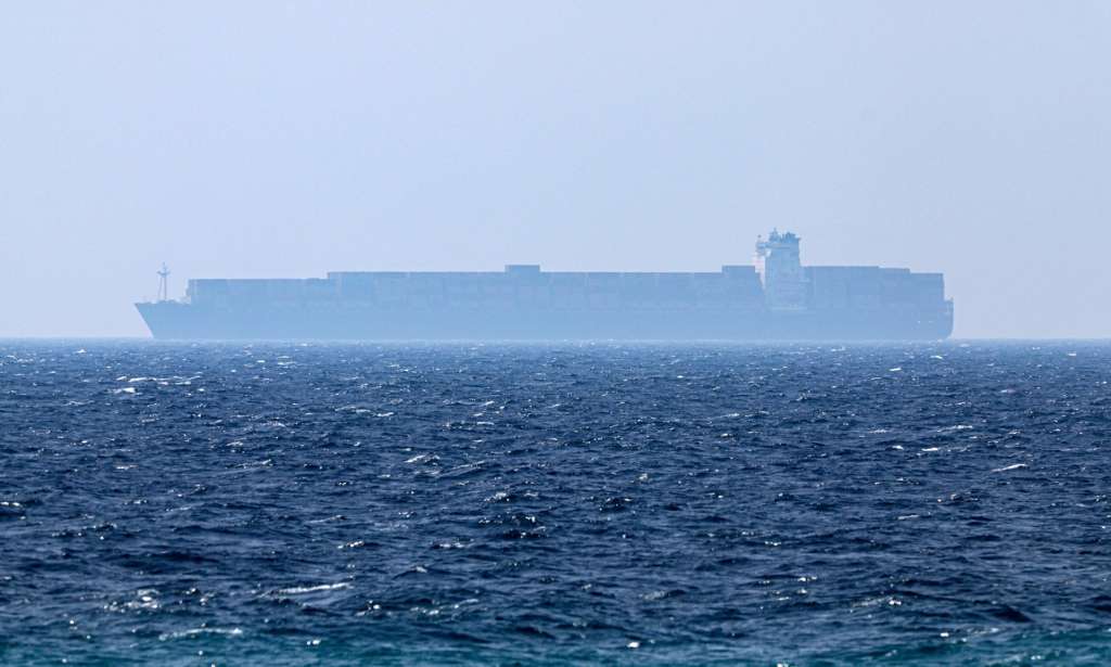 Khasab (Oman), 24/06/2025.- A ship sails in the Strait of Hormuz as seen from Khasab, Musandam Governorate, Oman, 24 June 2025. The Iranian parliament approved a measure to close the Strait of Hormuz following US strikes on three of Iran's key nuclear sites on 22 June 2025. Israel and Iran have been exchanging fire since Israel launched strikes across Iran on 13 June 2025. EFE/EPA/ALI HAIDER