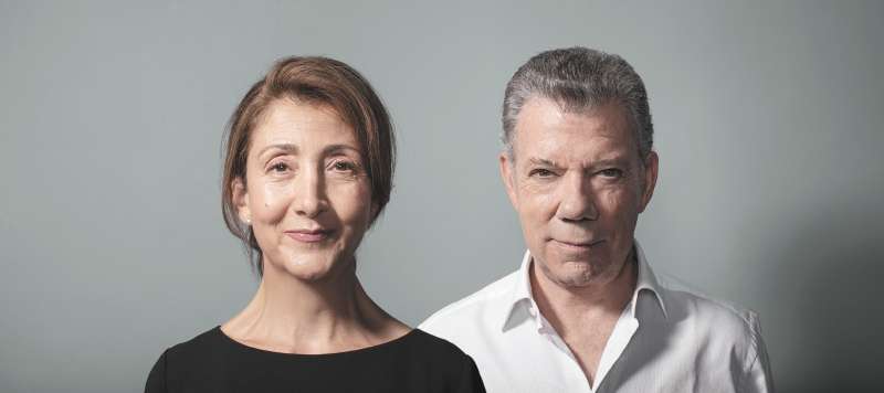La excongresista Íngrid Betancourt y el expresidente Juan Manuel Santos. / Foto de Alejandra Quintero. Cortesía: Editorial Planeta