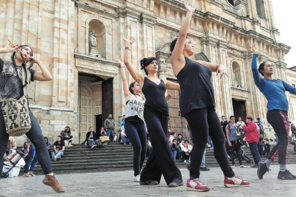 La calle es el escenario del proyecto Vale la Pena Ser Callejeras, que reúne a trece actrices de diferentes compañías de teatro. / Gonzalo Franco y Harry Soto