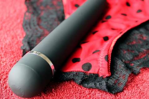Famosa Tiktoker revela los peligros de introducir juguetes sexuales en el cuerpo