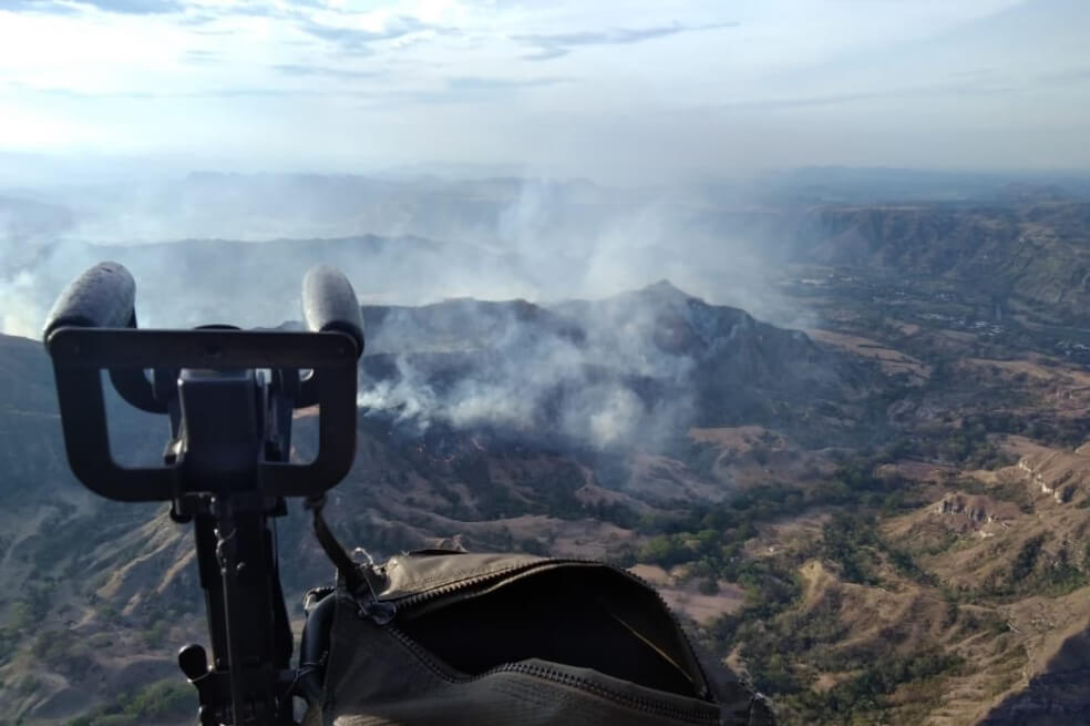 Panorámica del incendio en Honda (Tolima) que se declaró calamidad pública hace unos días. Luego fue controlado. / Fuerza Aérea Colombiana