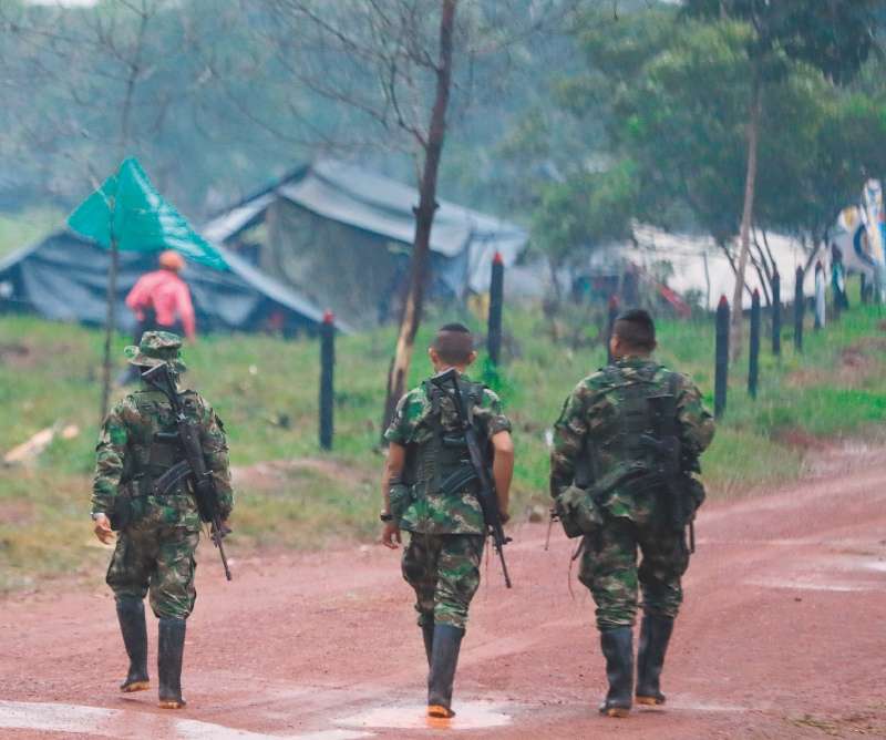 Las autoridades señalaron que las disidencias de “Iván mordisco” habrían instrumentalizado a la población para evitar las labores del Ejército en la zona. 