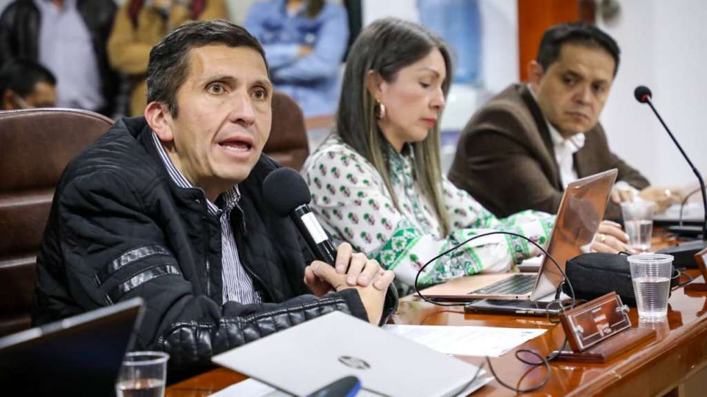 Leonardo Donoso, alcalde de Chía, durante debate del Plan de Desarrollo.