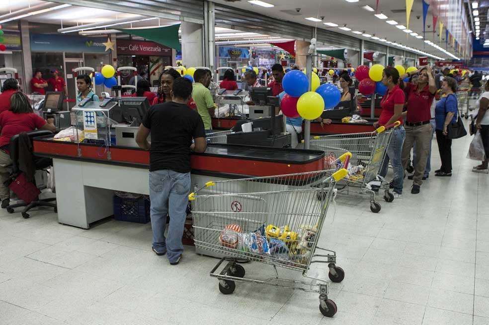 Vista general de un supermercado público el lunes 12 de enero de 2015, en Caracas (Venezuela). /EFE