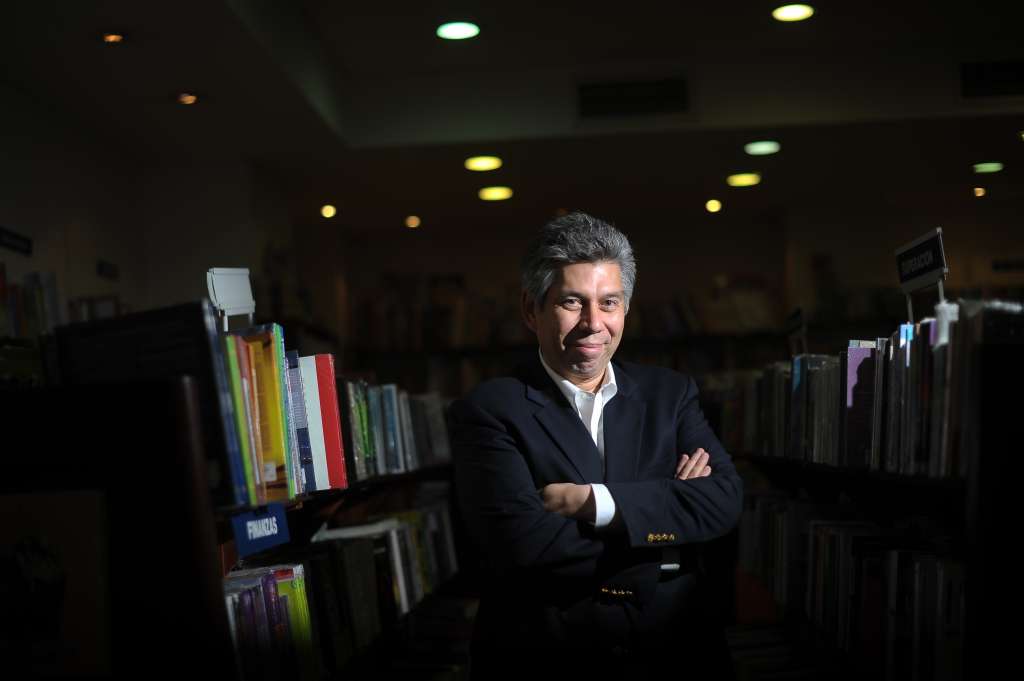 Periodista, profesor e investigador colombiano, autor del libro "Recordar es morir".