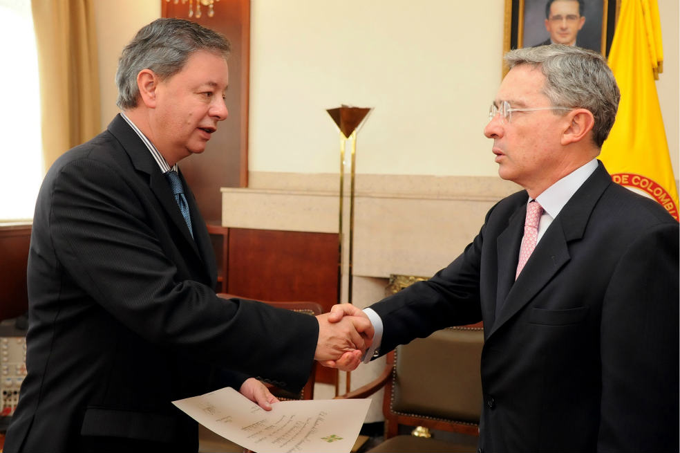 Gabriel Silva y el expresidente Álvaro Uribe, en épocas de buenos amigos. / Archivo El Espectador