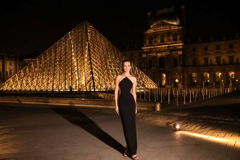 Paris (France), 04/03/2025.- Danish model Josephine Skriver arrives for the 'Le Grand Diner du Louvre' at the Louvre Museum in Paris, France, 04 March 2025. The Louvre Museum is hosting the gala dinner to mark the official opening of Paris Fashion Week and to raise funds to support the Louvre's restoration projects, educational programs, and initiatives aimed at making the museum more accessible to a broader audience. (Moda, Francia) EFE/EPA/TERESA SUAREZ