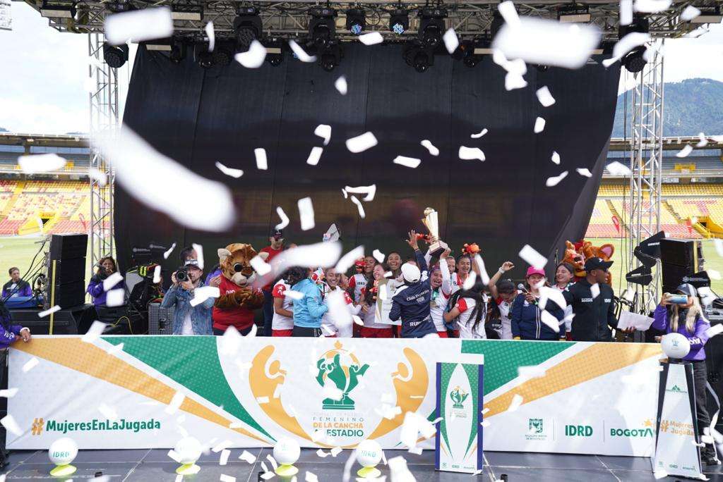 El Campín se vistió de gala para disfrutar dos finales de fútbol