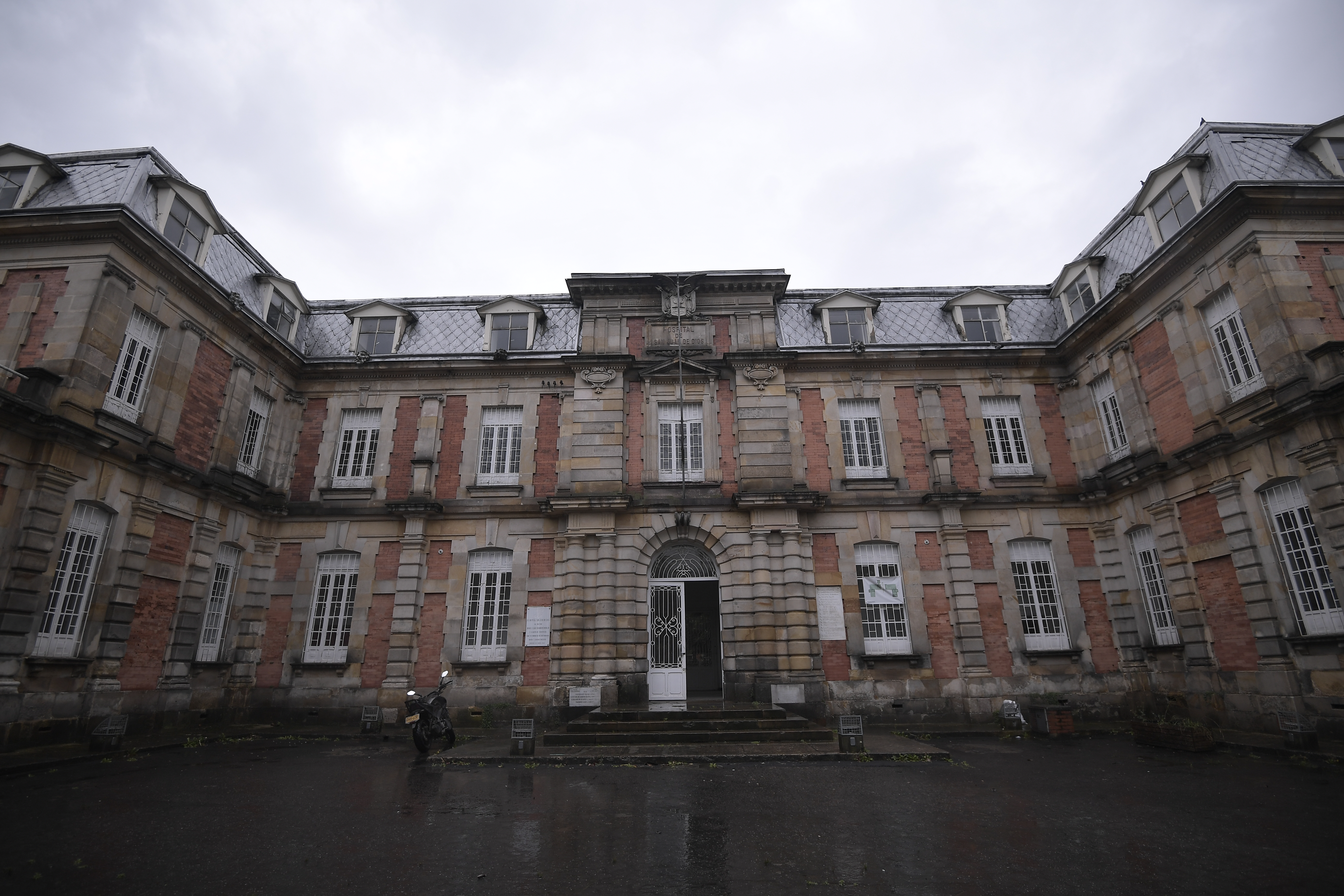 Recorrido por las instalaciones de este hospital que se encuentra en ruinas.