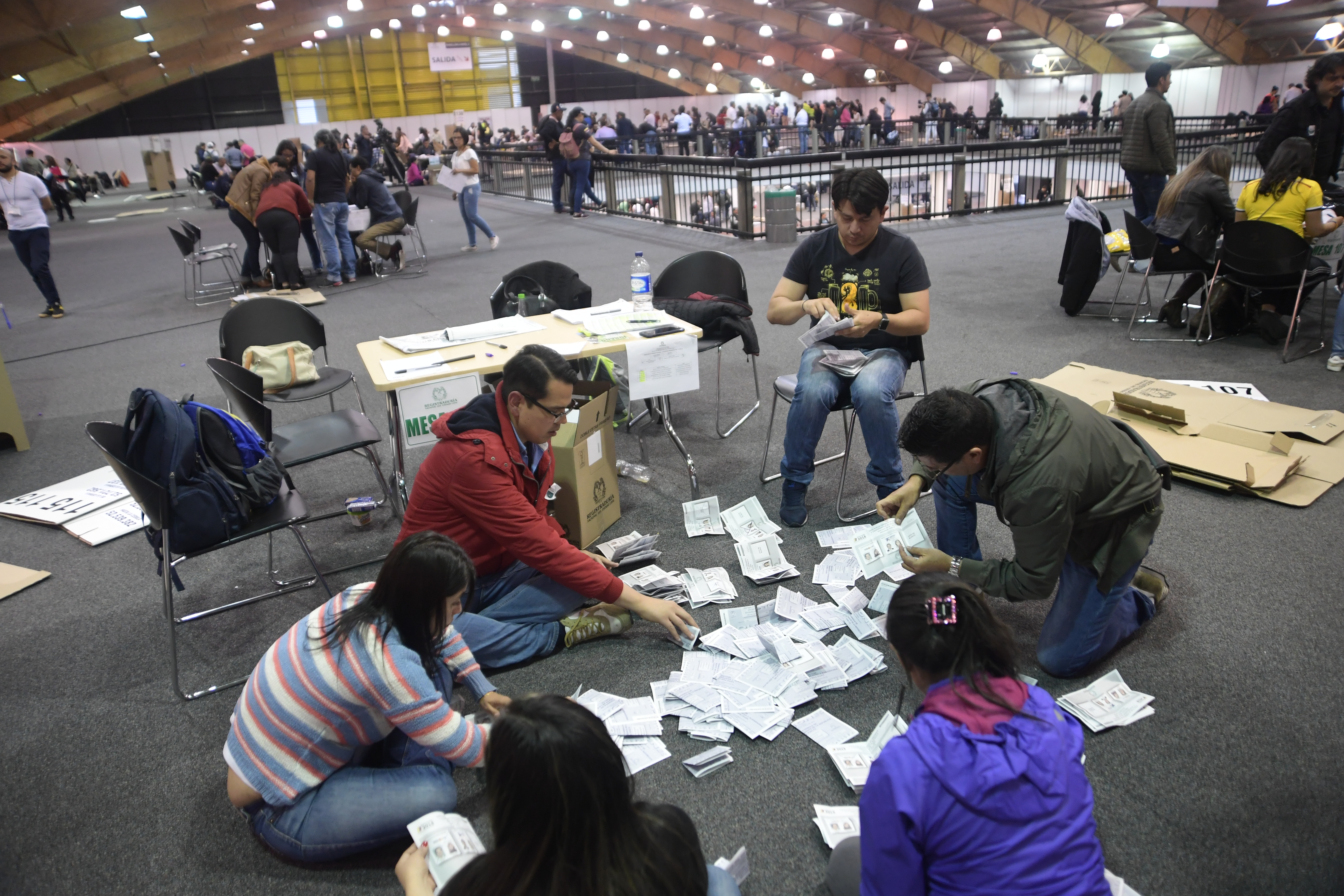 Puesto de votación en Corferias, preconteo y escrutinio de los votos de las elecciones presidenciales 2018 segunda vuelta.