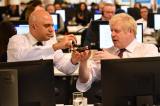 Dimite ministro británico de Finanzas en plena reestructuración gubernamental