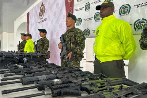 Ejército incauta cargamento de fusiles, drones y granadas de las disidencias en el Valle