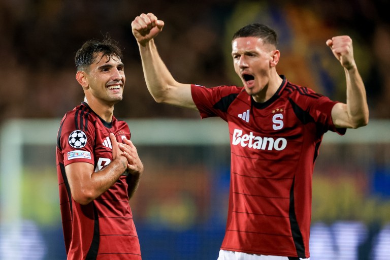 Sparta Praga volvió a la Champions tras 19 años de ausencia y celebró a lo grande