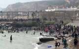 España despliega al Ejército ante la llegada de unos 40.000 migrantes a Ceuta