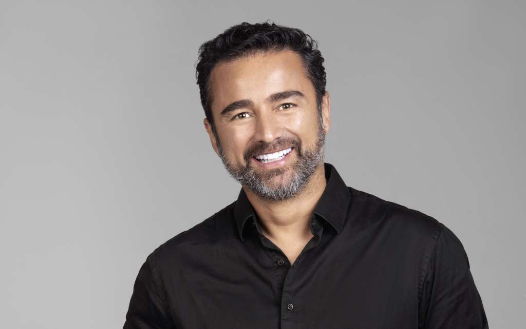 Hace tres meses, el actor dio un giro radical a su vida: empacó maletas junto a su esposa y sus hijos y se mudó a Estados Unidos. En entrevista con Vea compartió detalles de esta nueva etapa, los motivos que lo llevaron a dejar Colombia y sus proyectos laborales.