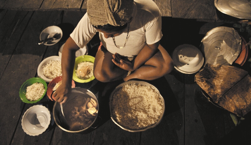 Para las comunidades indígenas, el proceso nutricional empieza desde la cosecha y recolección de los alimentos. / Nelson Sierra G.