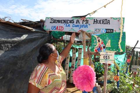 Sembrando en el desierto de Uribia, la capital indígena de Colombia
