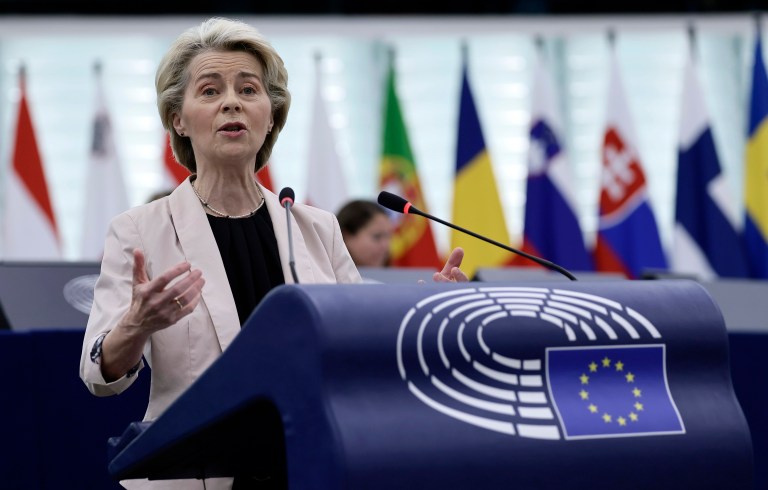 El Parlamento Europeo, fragmentado, aprueba la Comisión de Von der Leyen