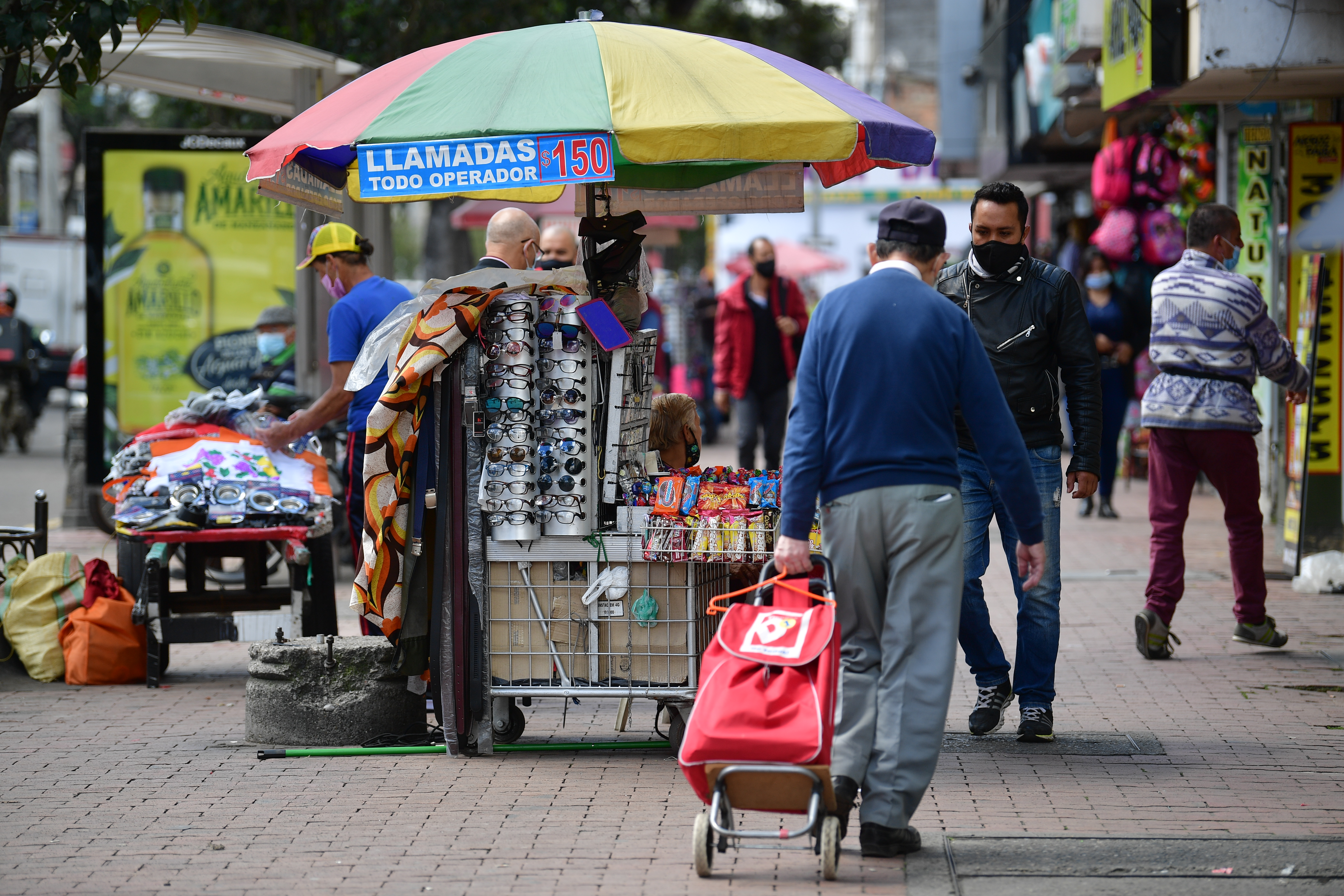 Comercio en el barrio 7 de Agosto, nueva normalidad tras la reapertura gradual de la ciudad.