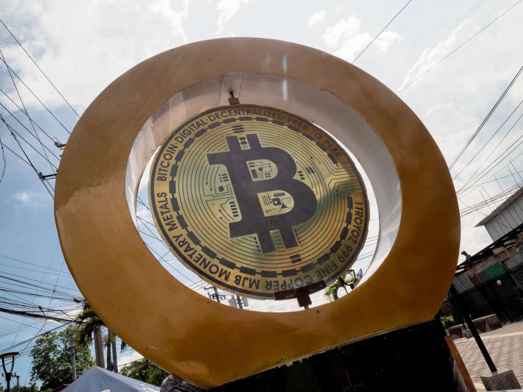 Bitcoin en la Plaza de San Bartolo Plaza en El Salvador.