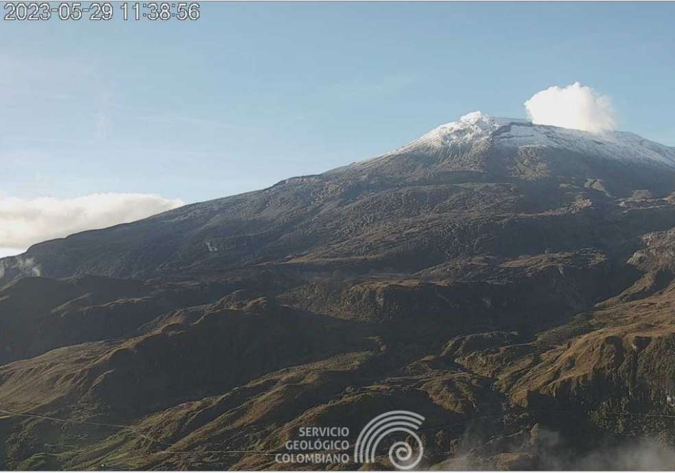 Así se veía el volcán Nevado del Ruiz este lunes, 29 de mayo.
