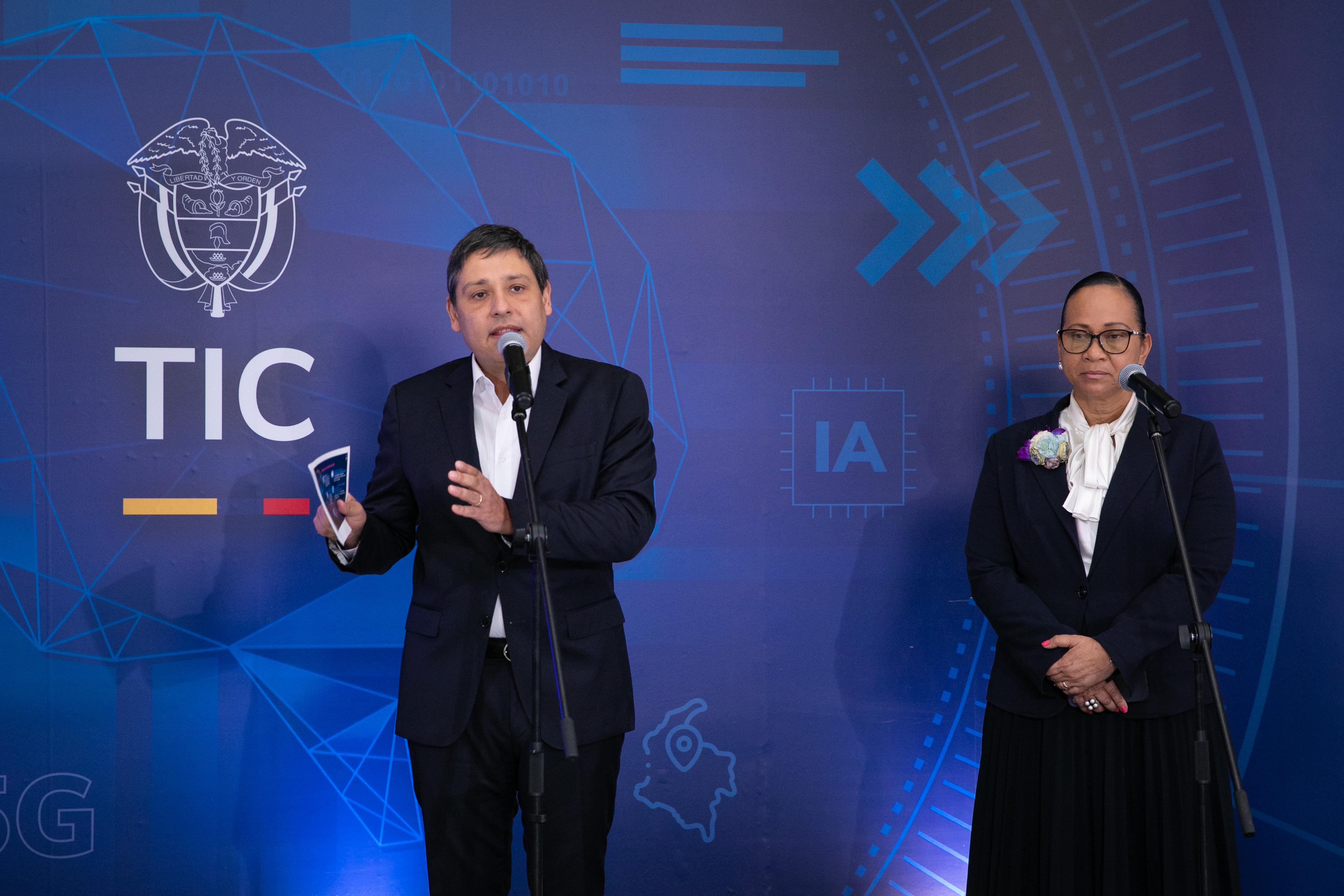 El Ministro TIC, Mauricio Lizcano, encabezó la presentación de esta cumbre en compañía de la viceministra de Asuntos Multilaterales de la Cancillería, Elizabeth Taylor-Jay.