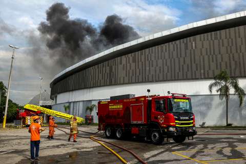 Grave incendio destruye parte de la cubierta del velódromo olímpico de Río de Janeiro