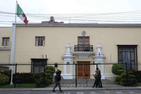 La encargada de la Embajada de México en Perú salió del país tras la ruptura de relaciones