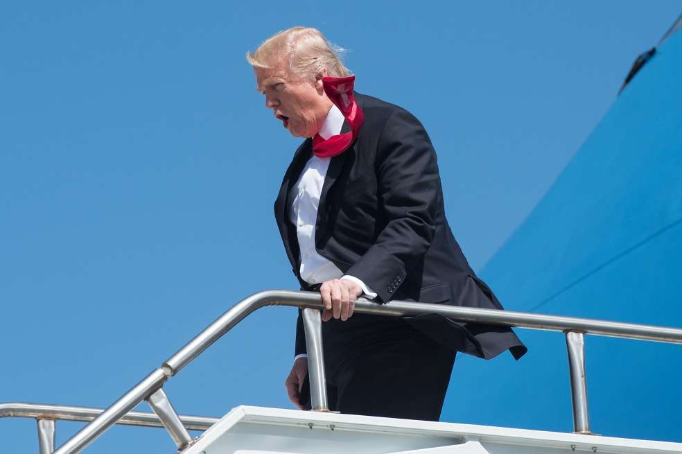 ¿Quién podría hacerles hoy una oda a las tropelías y equivocaciones de Donald Trump? / / AFP