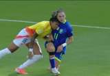 Jorelyn Carabalí perdió la cabeza y le dio penalti insólito a Brasil: ¿era roja?