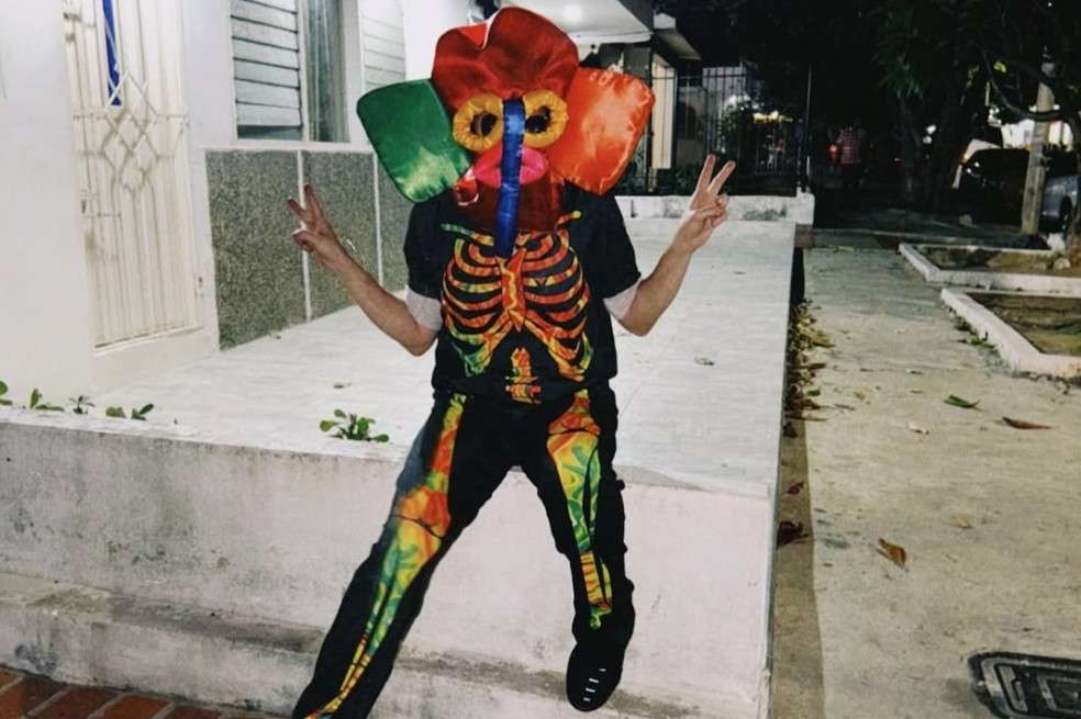 El bordillo en el que Shakira se sentó para tomarse una fotografía durante ‘La Guacherna’ ya es un símbolo turístico de Barranquilla.