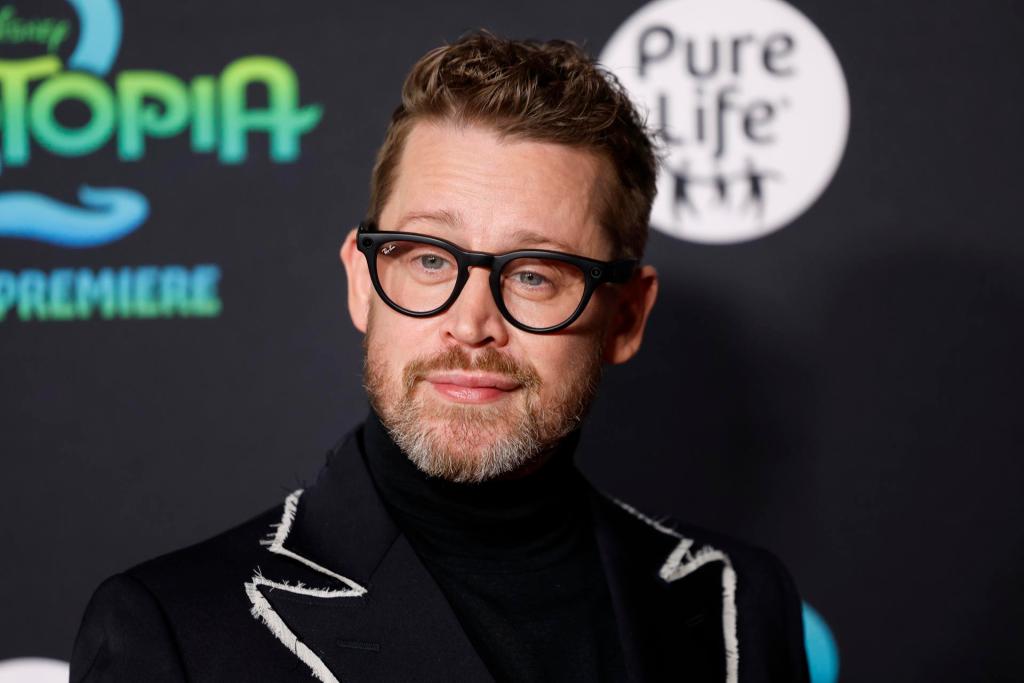 LOS ANGELES (USA), 14/11/2025.- US actor Macaulay Culkin attends the premiere of the movie 'Zootopia 2' at El Capitan Theatre in Los Angeles, California, USA, 13 November 2025. (Cine) EFE/EPA/CAROLINE BREHMAN