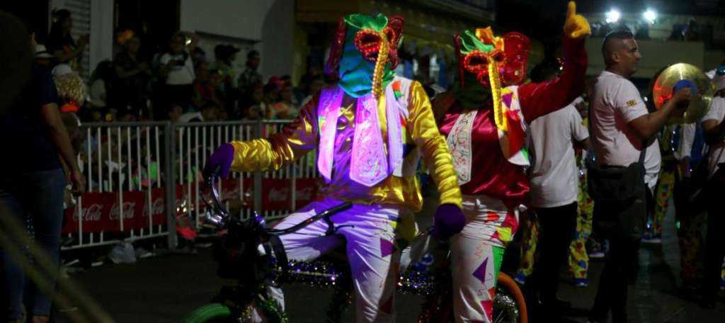 La Guacherna 2025 promete ser una edición histórica, no solo por sus novedades en horario y recorrido, sino por el espíritu de celebración y comunidad que impregna cada rincón de Barranquilla durante el Carnaval.