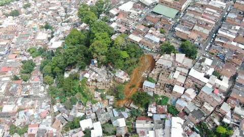 Movimientos en masa obligaron a evacuar más viviendas en Villatina, Medellín