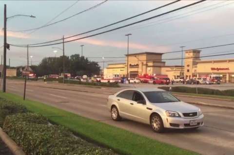 Confirman al menos seis heridos en tiroteo en centro comercial de Houston