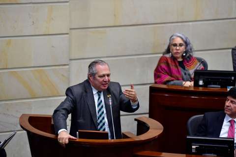 Pulso por pensional de Petro vuelve al Congreso: piden revisar actuación de Name en trámite
