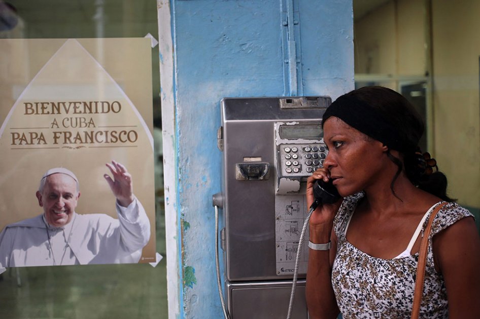 Cuba se alista para recibir al papa Francisco hoy a las 4 de la tarde. La visita durará cuatro días y luego irá a EE. UU. / EFE