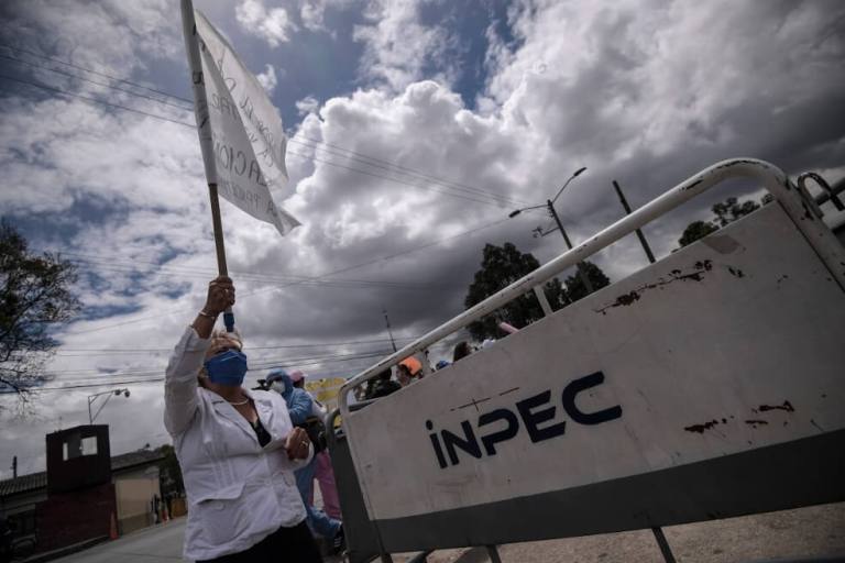 (En fotos) Familiares de internos protestaron para exigir acciones por COVID-19 en La Picota