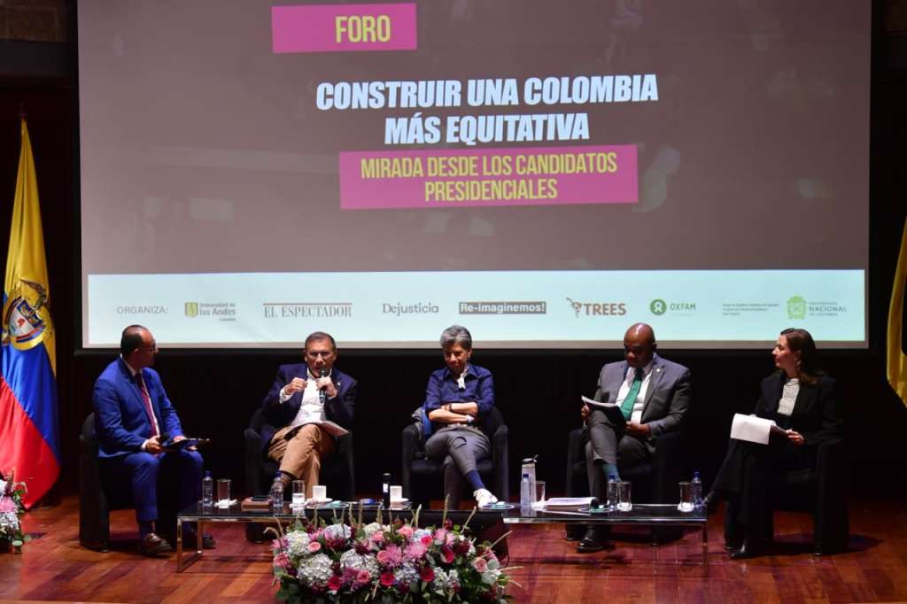Al debate acudieron los candidatos presidenciales: Roy Barreras, Claudia López y Luis Gilberto Murillo. Paloma Valencia participó a través de videos enviados previamente.