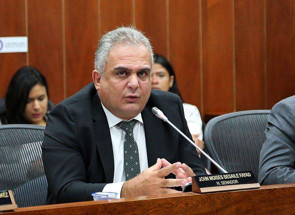 La Sala Especial de Instrucción de la Corte Suprema de Justicia dispuso la apertura de investigación formal en contra del senador John Moisés Besaile Fayad y ordenó su vinculación mediante indagatoria