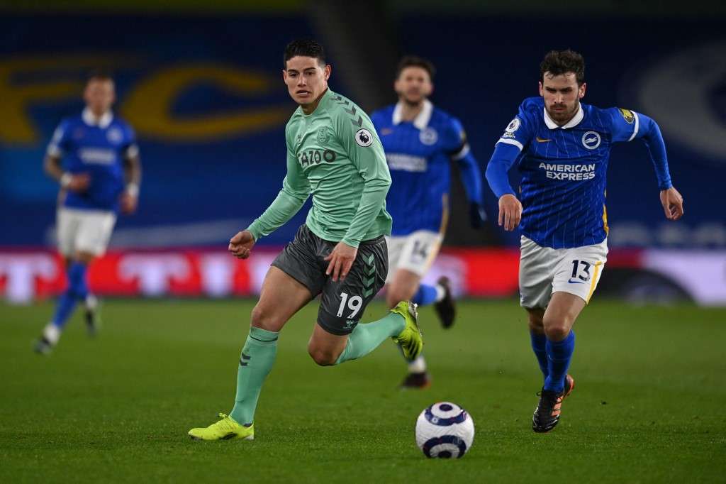 James Rodríguez, número 19 del Everton, durante el encuentro de este lunes ante Brighton.