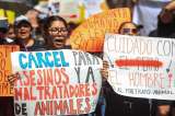 Miles marchan en México para exigir un alto a la violencia y maltrato contra animales